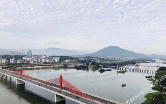 Zhangzhou Luanfeng Business Hotel