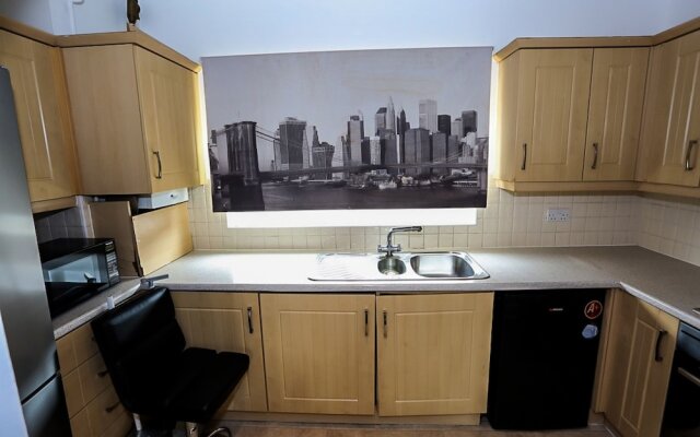 Modern 2 Bedroom Apartment