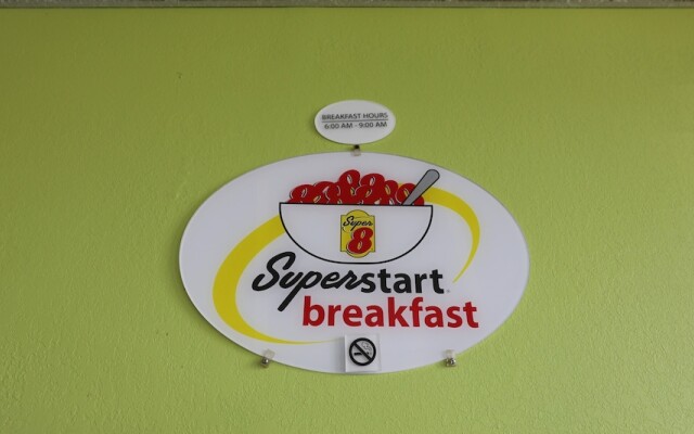 Super 8 By Wyndham Manassas