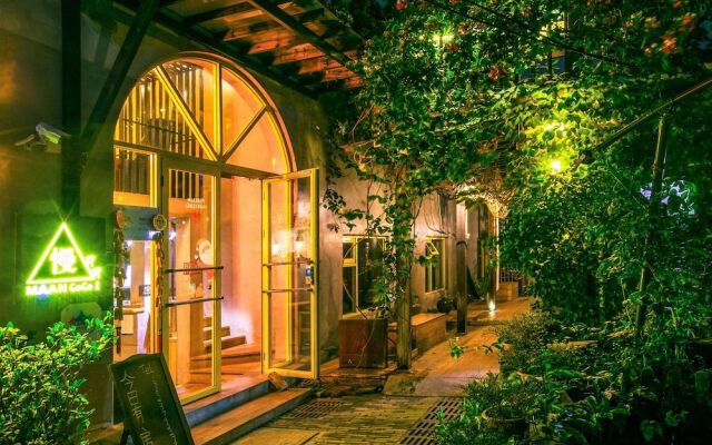 Maan Coco Travelling With Inn No.1