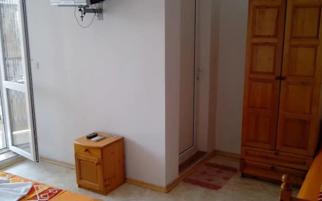 Demirevi Guest House