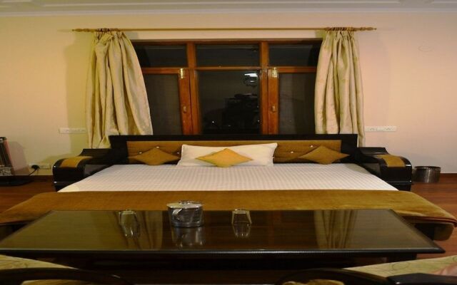 Hotel Majestic Oak Bush