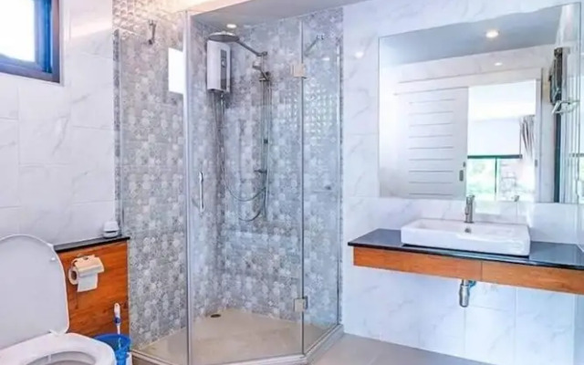 Private pool great location v144