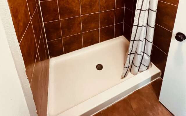 Econo Lodge Inn & Suites Downtown San Antonio