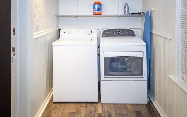 Couple’s Getaway | Walk to UNC |FREE Cruiser Bikes