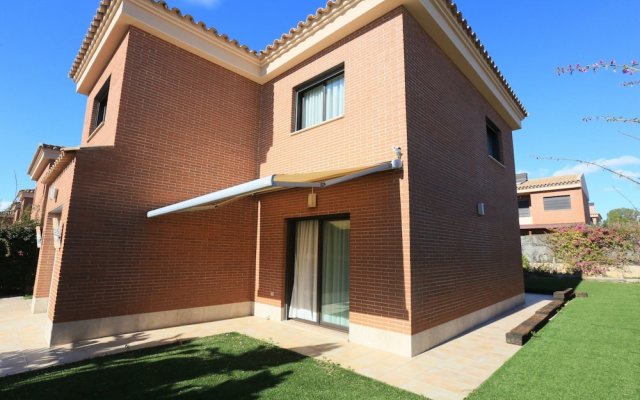 Casa Adosada Para 6 Personas en Cambrils