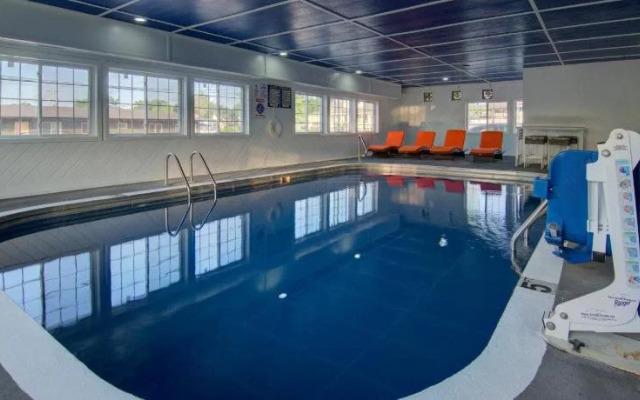 Westbridge Inn & Suites