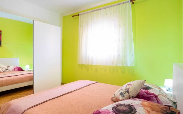 Simplistic Apartment in Vir With Garden