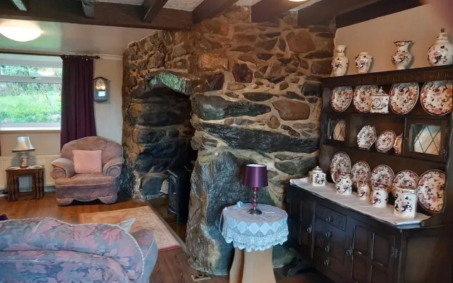 Fox's Lair Farmhouse for Panoramic Views