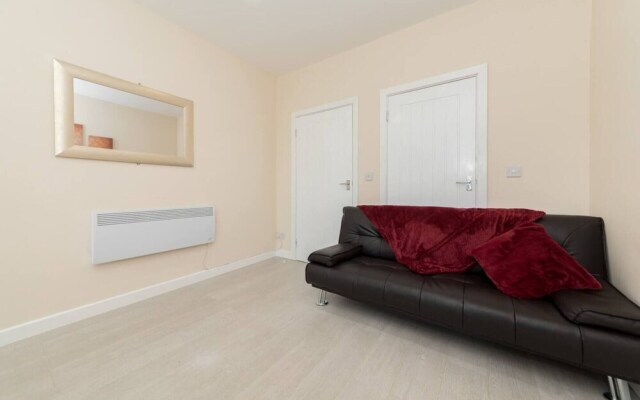 Homely Spaces Large 2-bed Apartment in Bedford
