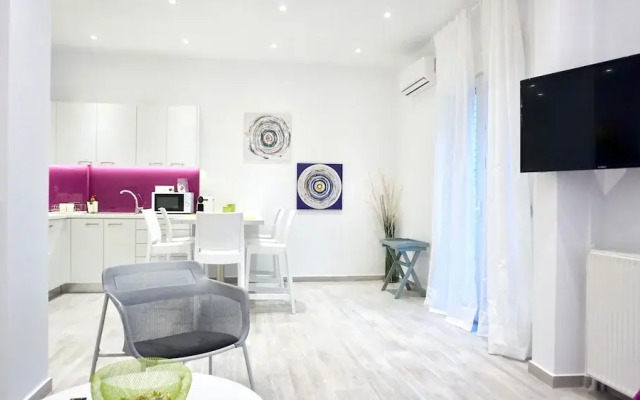 Spacious Modern Apt in Athens near Metro