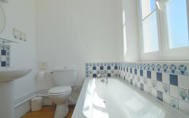 Heritage Castle in Asnieres with Garden