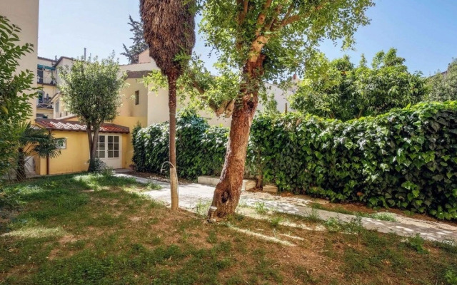 Charming Garden Niche