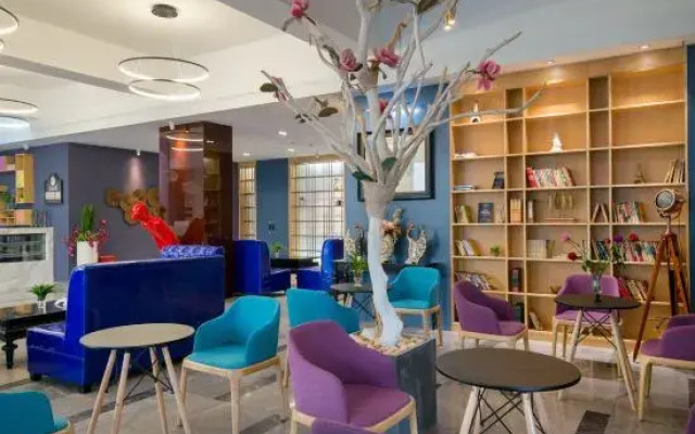 Poltton International Service Apartment