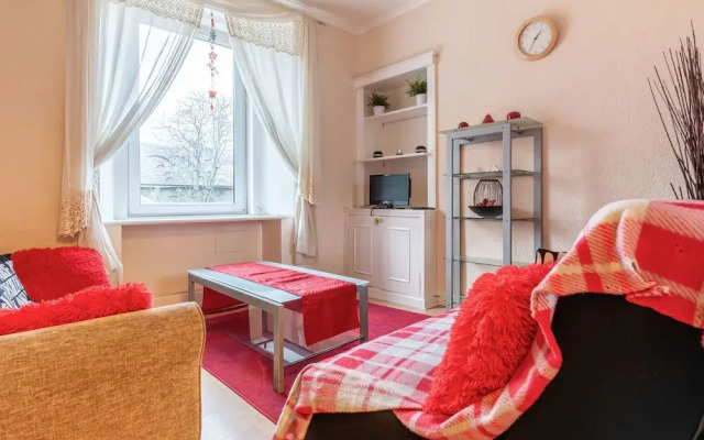 Cozy Apartment in Edinburgh near River