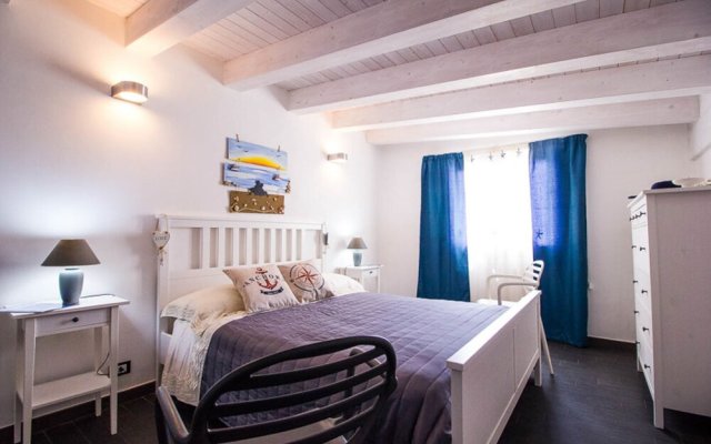 Casesicule: Corallo Charme Sea View Apartment On The Pozzallo Promenade Beach At 30 M Wi fi