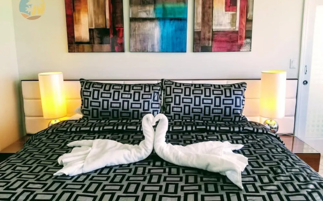 Alexander 1402 2 Bedroom Apts by RedAwning