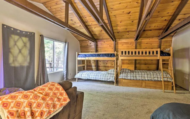 4-season Tahoe Hideaway: 1 Block to Biking!