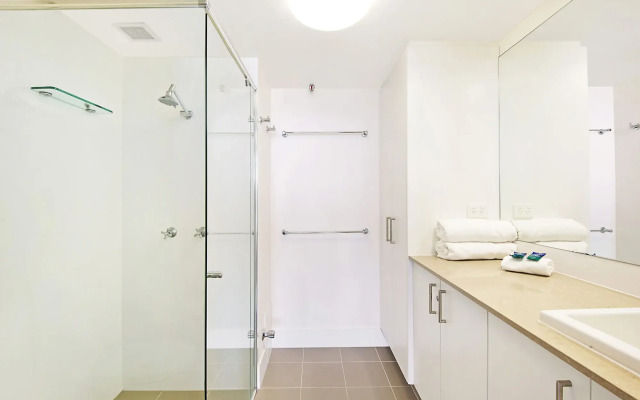 Surfers International Apartments Resort
