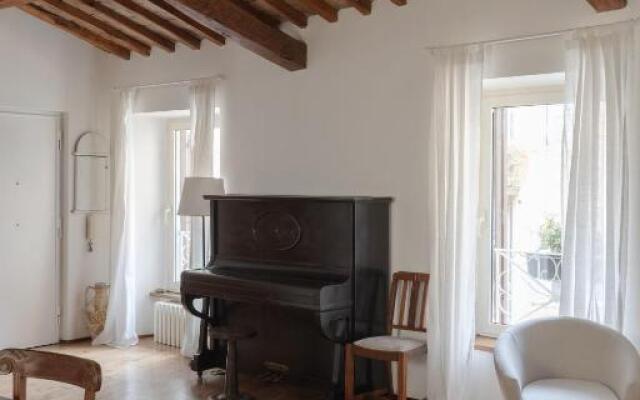 Classic and chic apartment in Trastevere