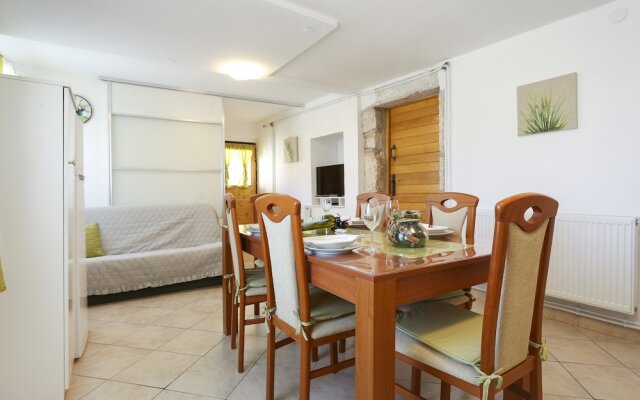 Rustic Stone House Bajeli with Jacuzzi