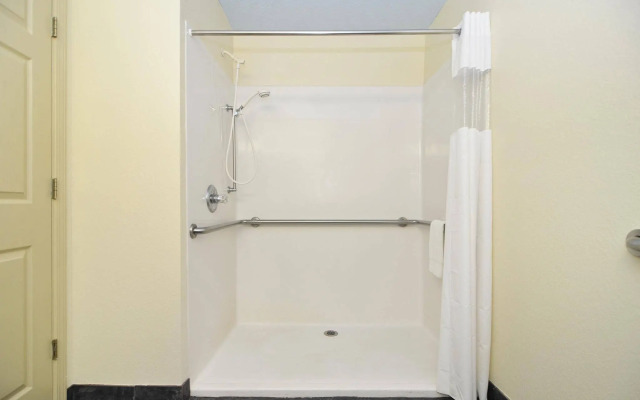 Red Roof Inn & Suites Clinton, MS