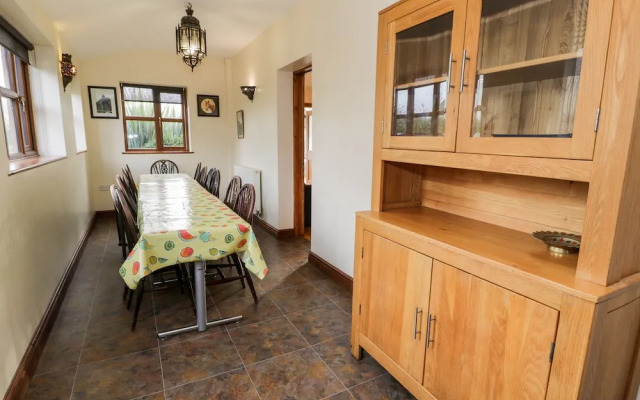 Ddol Helyg Farmhouse