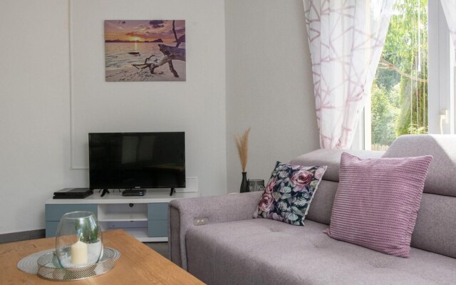 Beautiful Home in Vrecari With Wifi and 4 Bedrooms