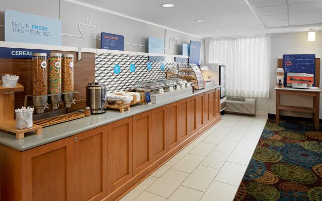 Holiday Inn Express Romulus / Detroit Airport by IHG