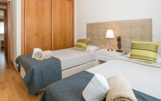 Traditional Townhouse in Vila Sol by Ideal Homes