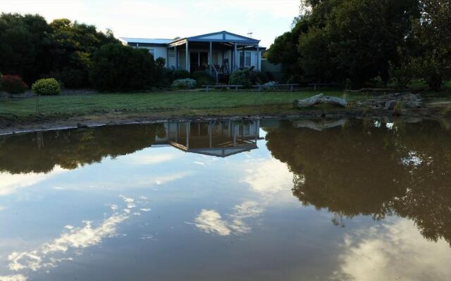 Linger Longer Cottages: Frangipani Cottage Very Vintage The Bird Hide