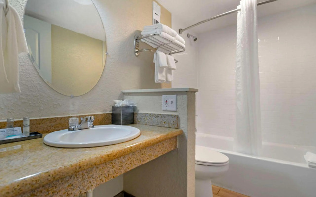 Inn on Destin Harbor, an Ascend Collection Hotel