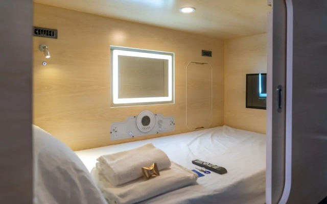 HosteLit Capsule Hostel