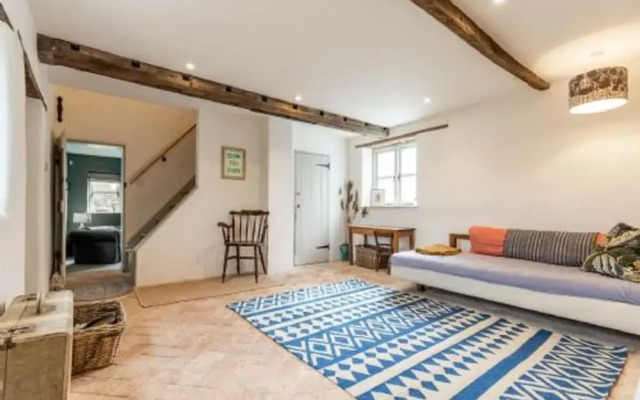 Host Stay White End