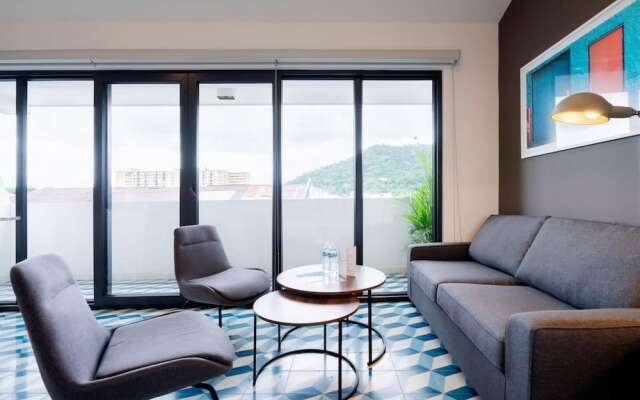w Artistic Loft in Santa Ana