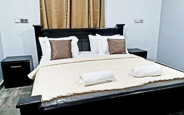 Modern Comfy & Quiet  Close to Highway