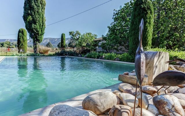 Rustic Cottage in Oppede With Shared Pool