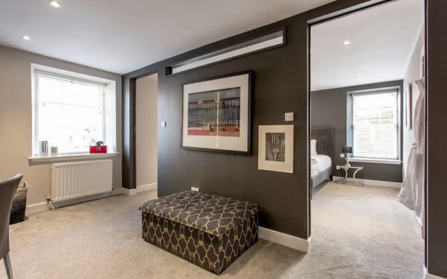 Luxury West End Apt. W/ Private Patio & Parking!