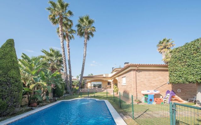 House in Calafell with Fenced Pool (R79)