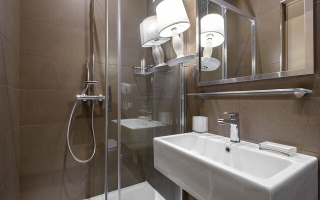 Travel & Stay - Navona 2