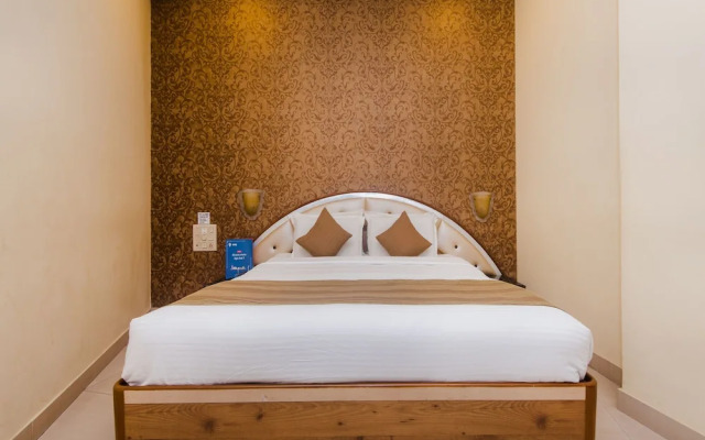 OYO 13105 Hotel Blue Diamond