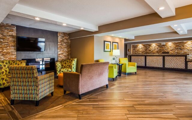 Clarion Pointe Independence - Kansas City