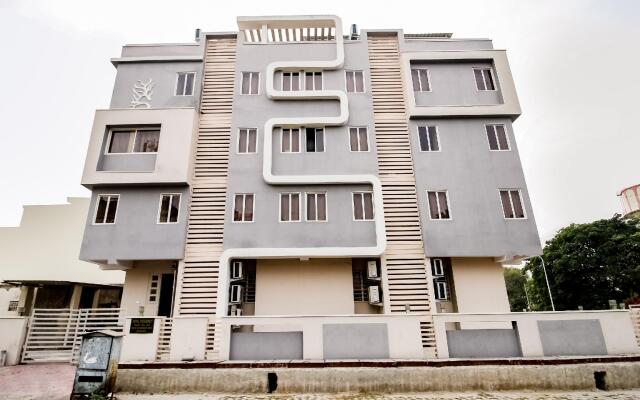 OYO 43050 Hotel Royal Residency