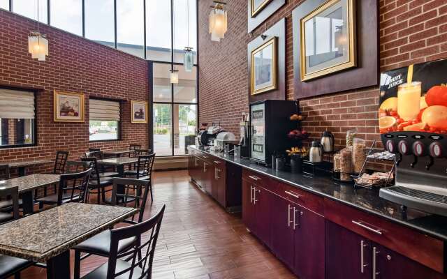 Best Western Plus Reading Inn & Suites