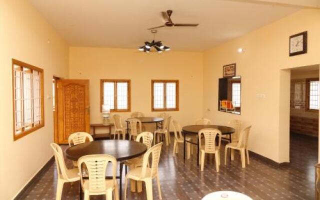 Dee Dee Ladies Hostel