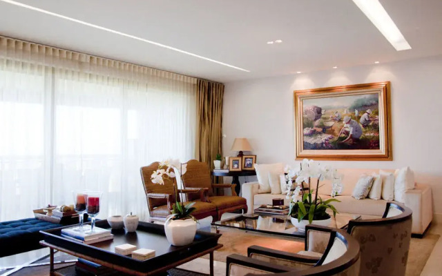 Golden Oasis Living in Rio