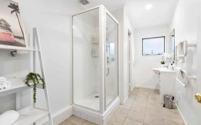 Tahuna Lakeside - 3 min walk to town