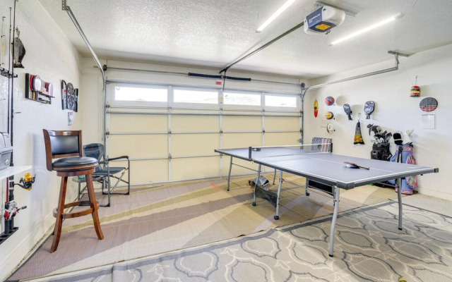 Lakefront Glendale Home w/ Pool, Boat & Fishing!