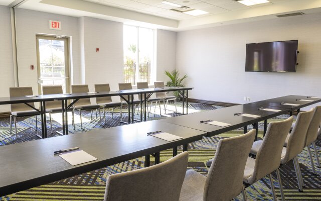 Holiday Inn Express & Suites North Bay by IHG
