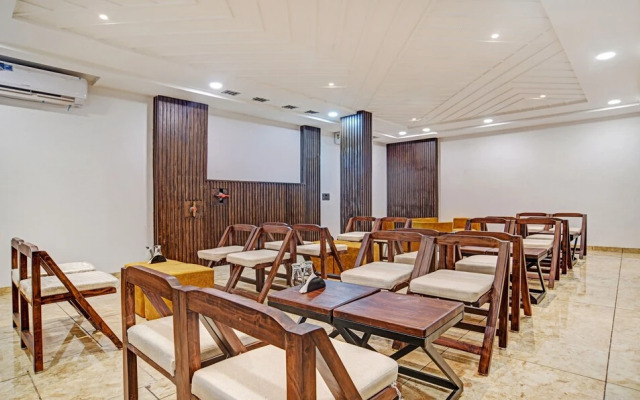 Oyo 9719 Hotel Relax Inn